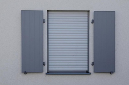 Volets en aluminium ou en bois, quelles diff&eacute;rences pour votre fa&ccedil;ade ?